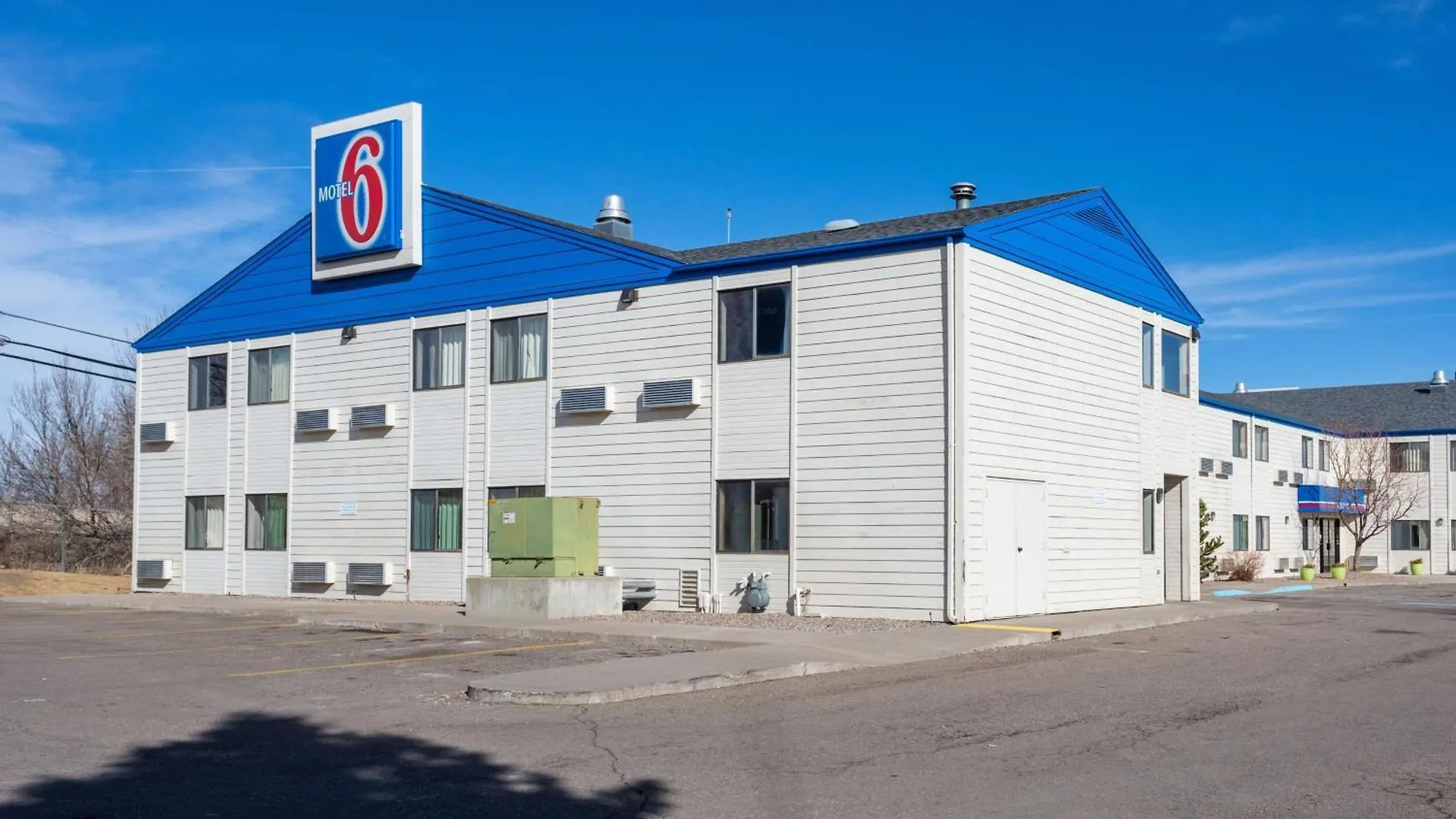 Staying Near Showdown Ski Area: 5 Airport Hotels Compared