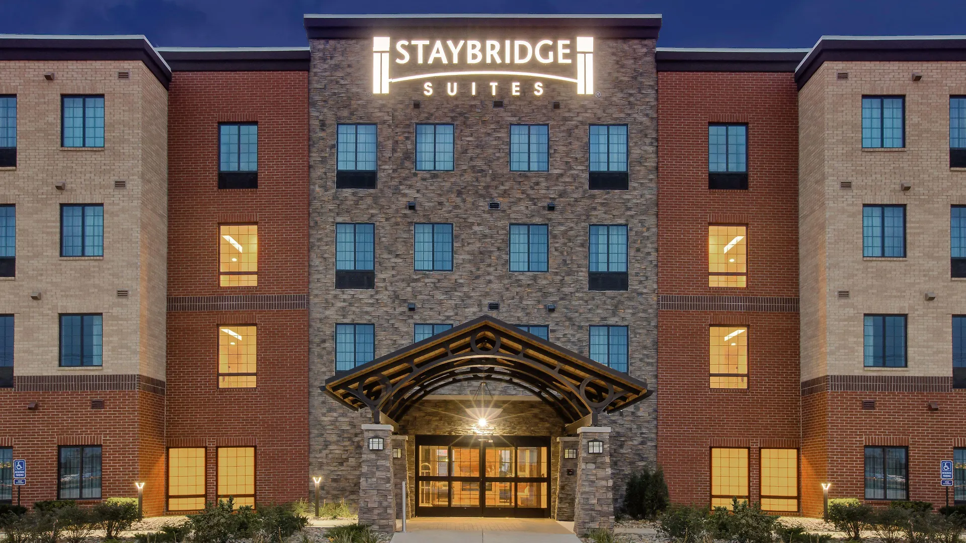 Where to Stay Near Blossom Trails Golf Course: 4 Business Hotels
