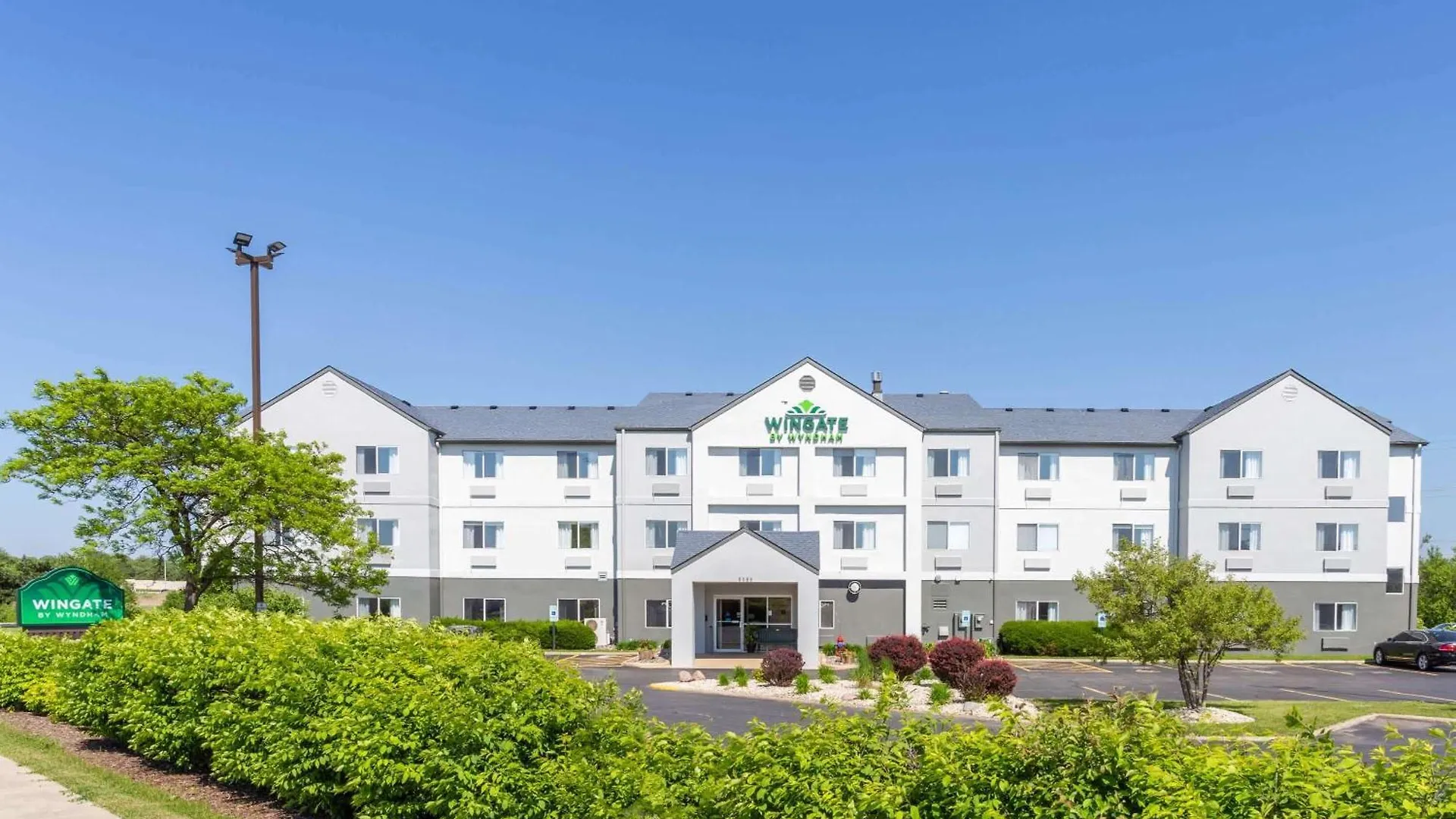 4 Business Hotels Near Howard Ganster Pool Worth Booking