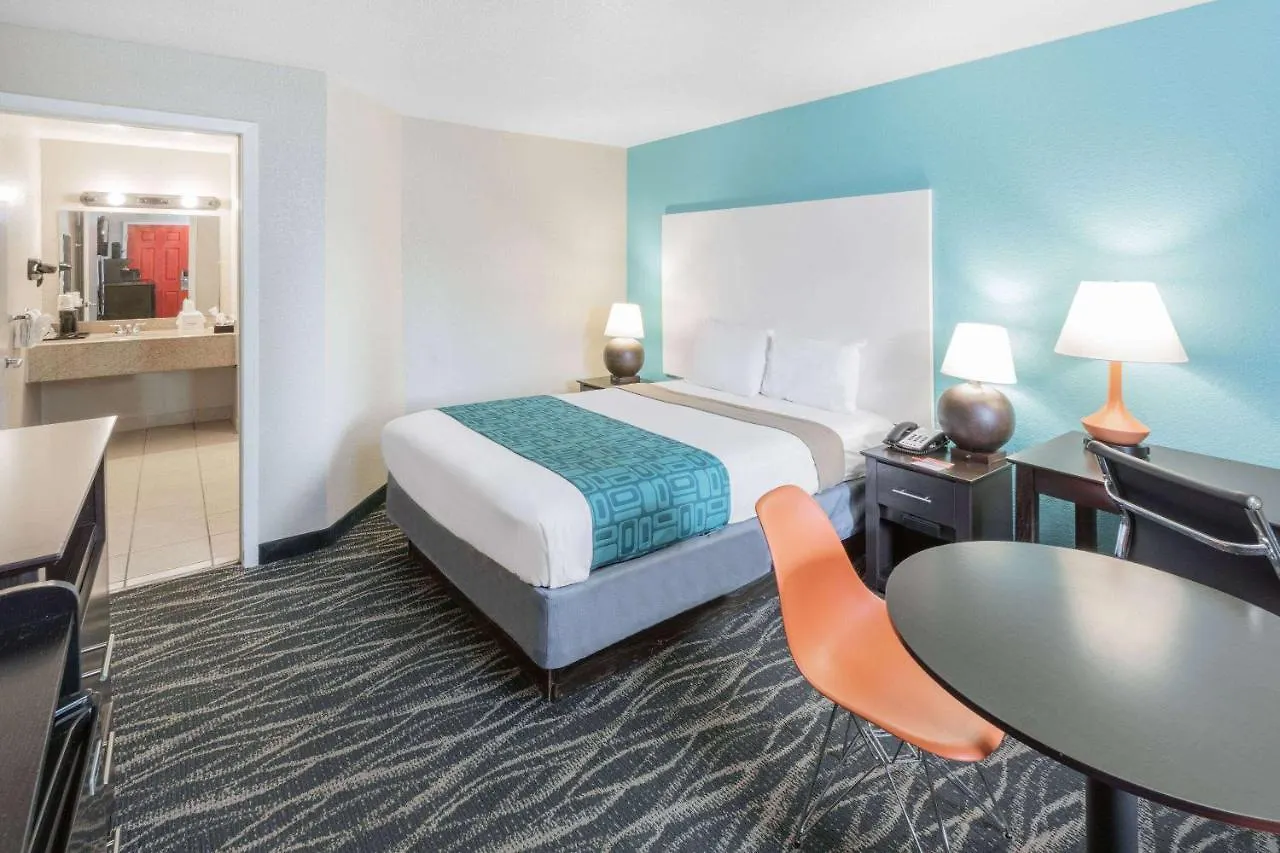 3 Airport Hotels Near Charles H Milby Park for Easy Hobby Access