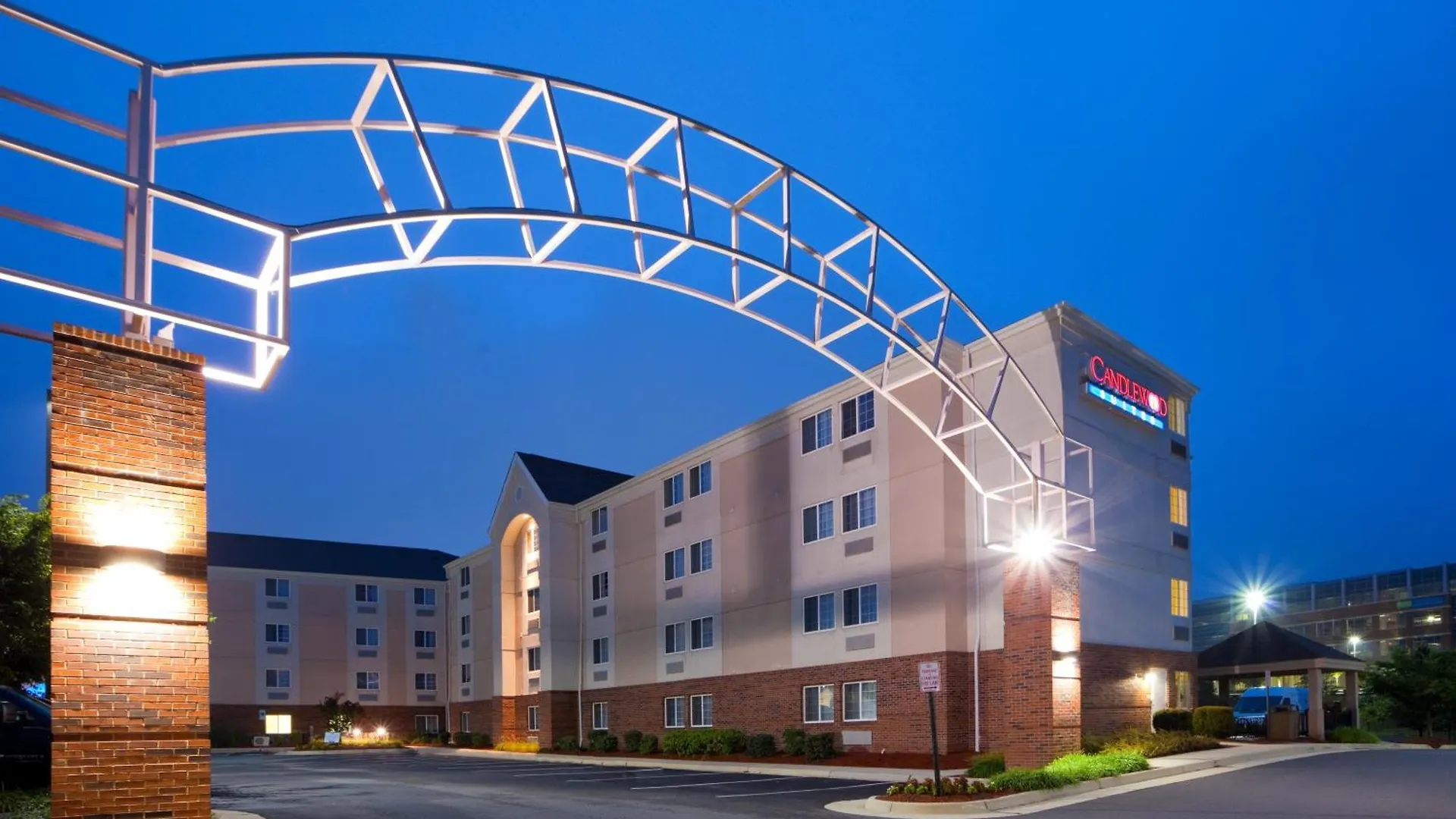 4 Airport Hotels Near Sugarland Run for Easy Access