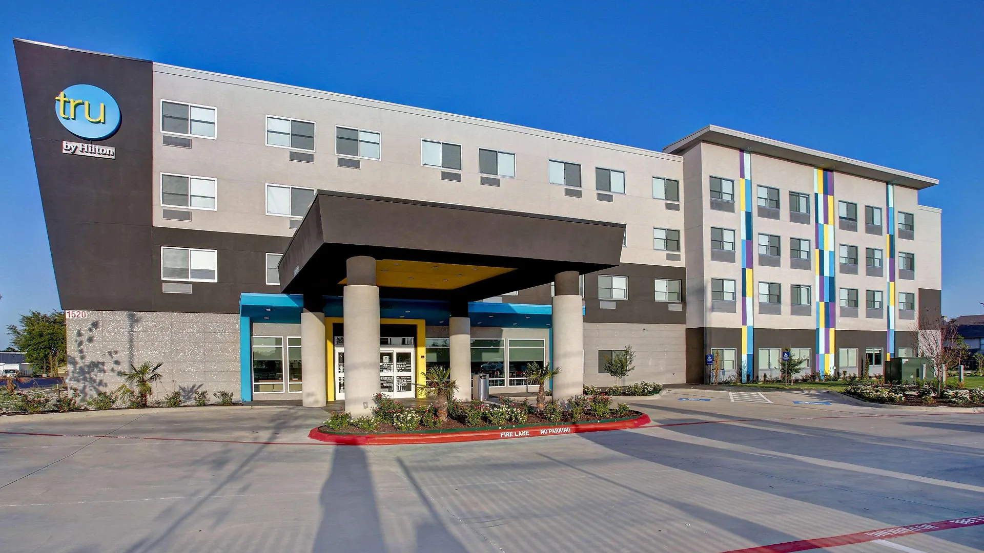 Staying in Dallas-Fort Worth: 8 Couple Hotels Compared