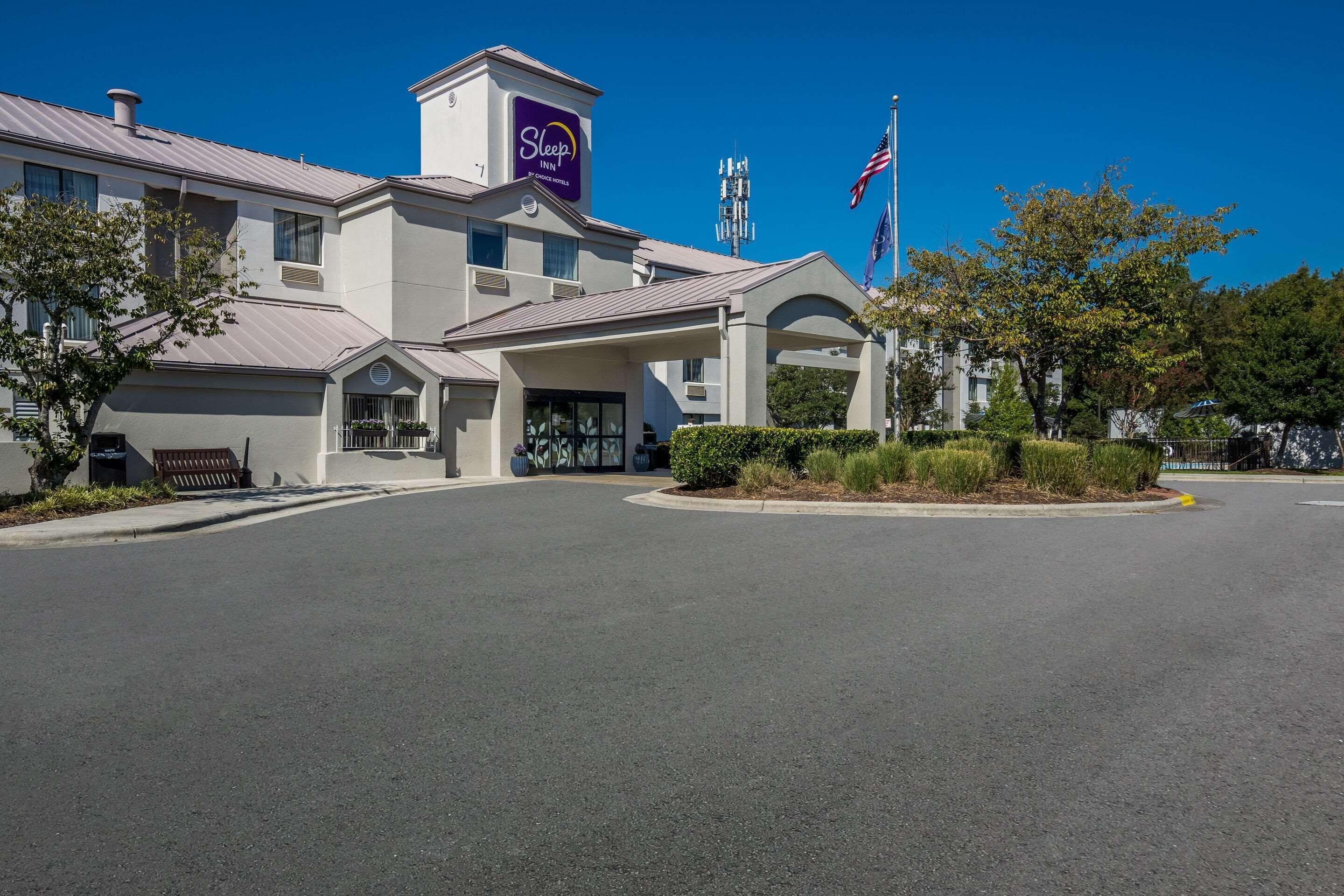 Where to Stay Near Long Leaf Mall: 7 Airport Hotels in Wilmington