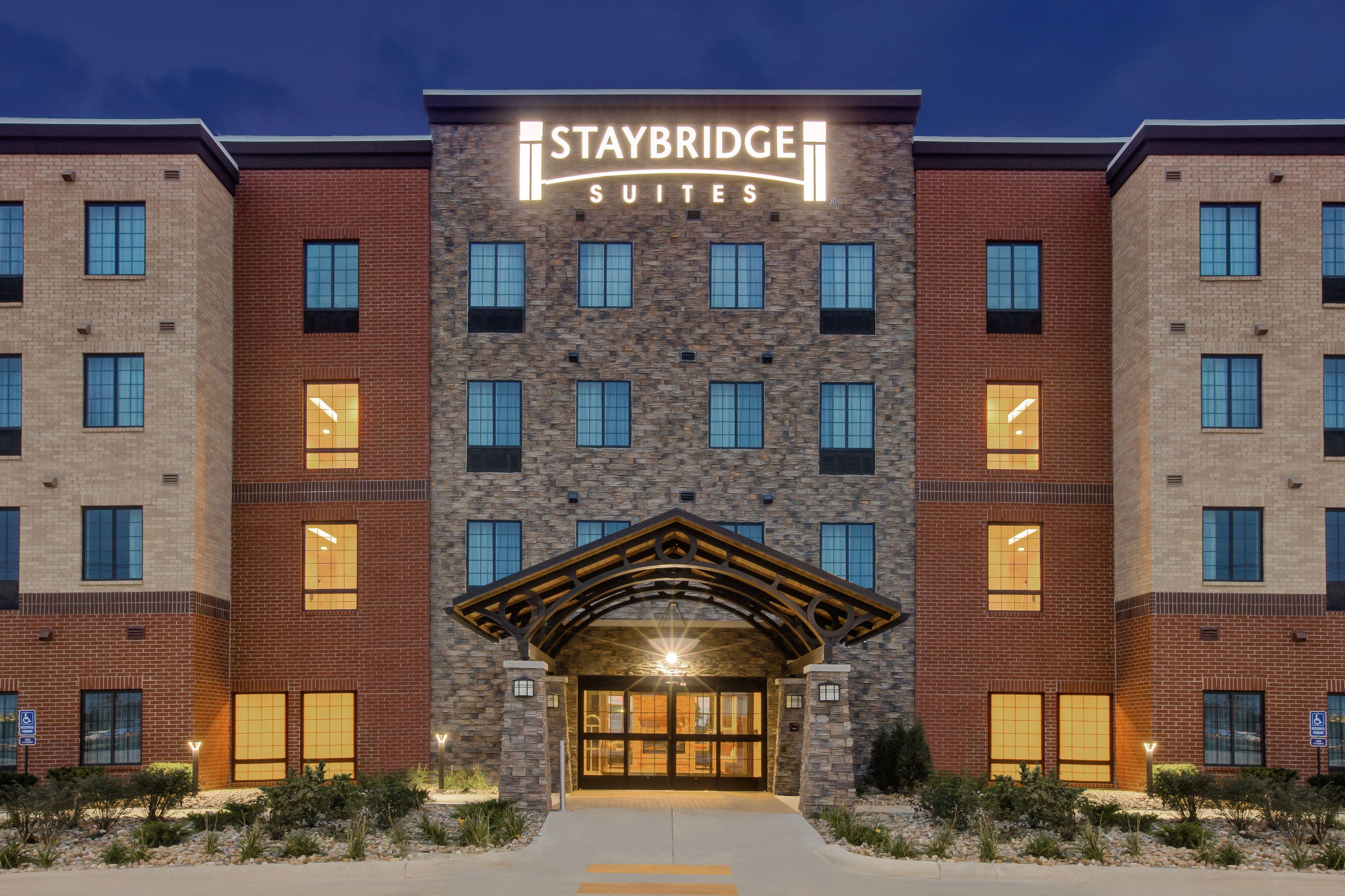 Where to Stay Near Blossom Trails Golf Course: 4 Business Hotels