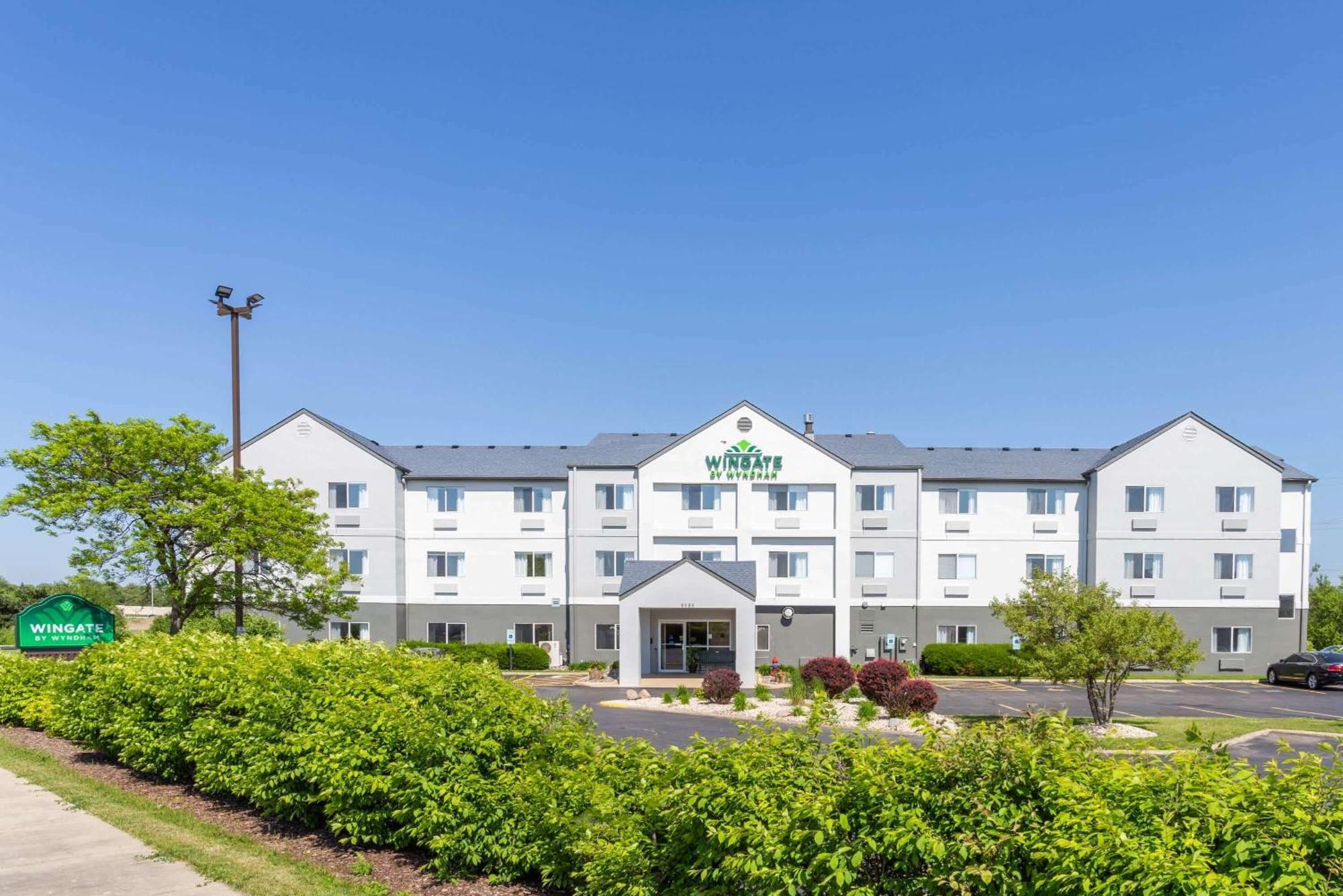 4 Business Hotels Near Howard Ganster Pool Worth Booking