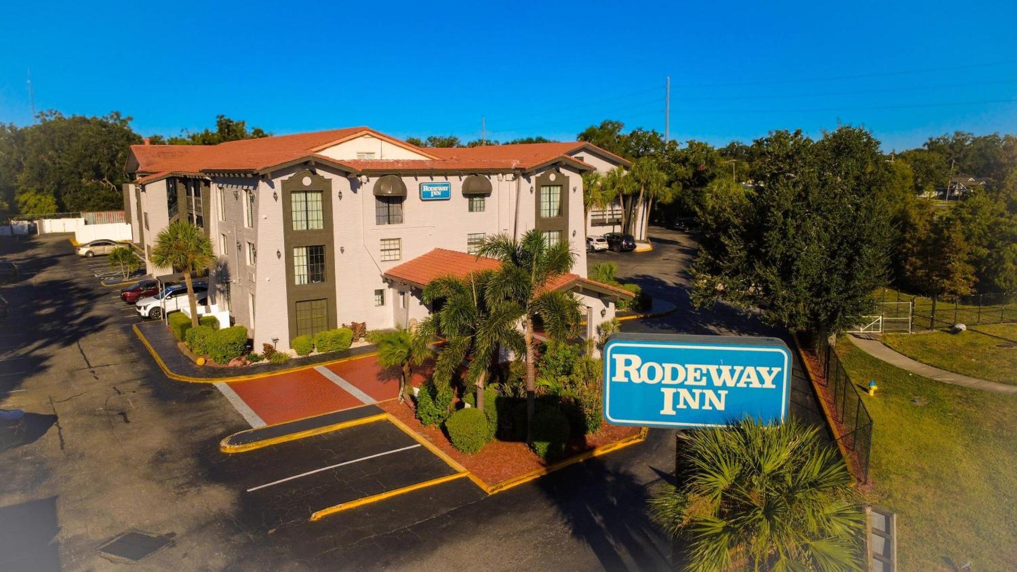 Where to Stay Near Straz Center: 4 Budget Hotels in Tampa
