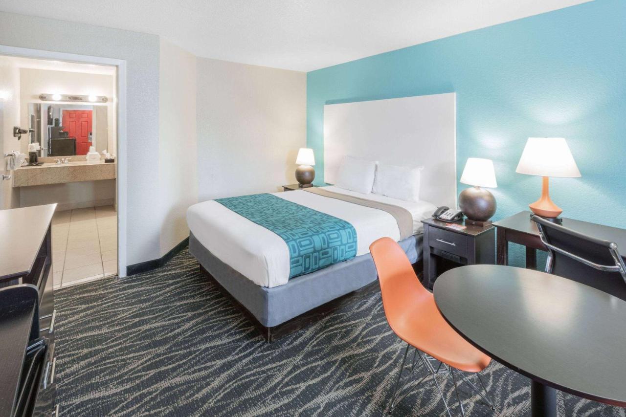3 Airport Hotels Near Charles H Milby Park for Easy Hobby Access