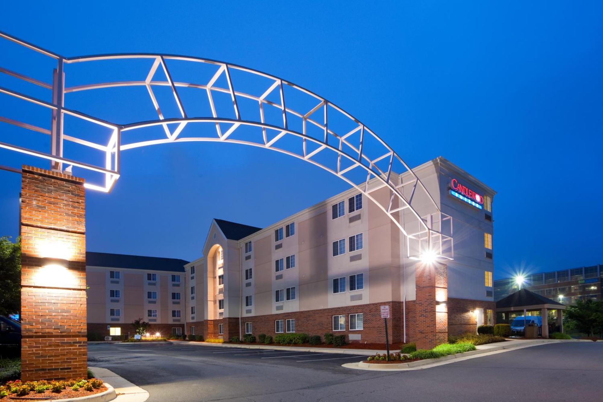 4 Airport Hotels Near Sugarland Run for Easy Access
